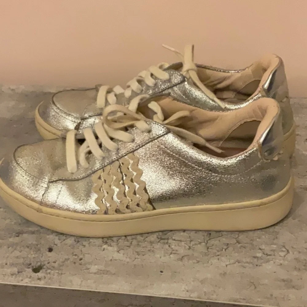 Loeffler Randal Elliot Ric Rac Silver Sneakers - Picture 4 of 11